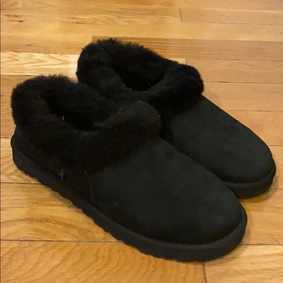 UGG Shoes - Black Ugg Classic Slipper